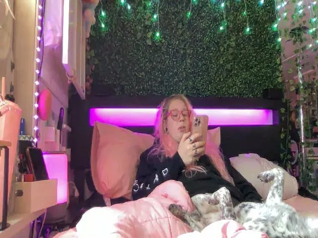 Live sex webcam photo for MsGrumpyCunt #253522851