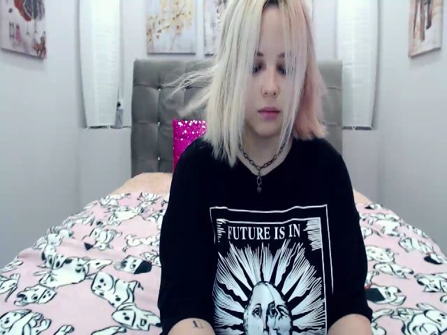 Live sex webcam photo for Helokit #259054286