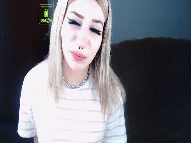 Live sex webcam photo for Alison_Moonli #252659069