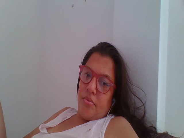 Live sex webcam photo for SweetLola01 #260843809