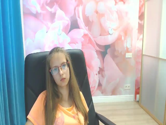 Live sex webcam photo for Alice_Adamsi #254138131