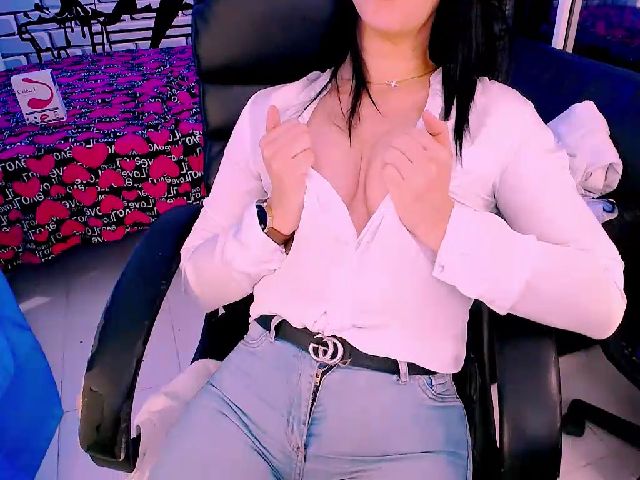 Live sex webcam photo for Sashabreck #287859849