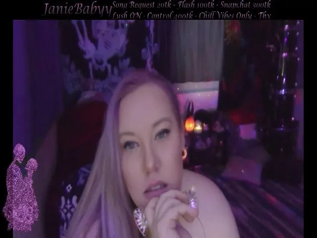 Live sex webcam photo for JanieBabyy #262927760