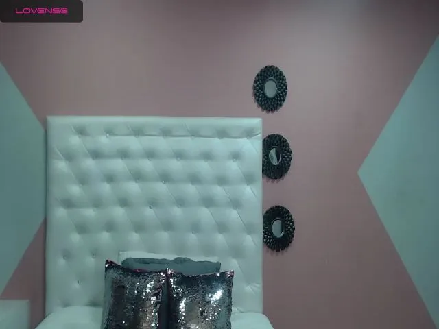 Live sex webcam photo for Valeria_Fox1 #258129354