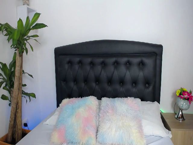 Live sex webcam photo for Mairerf #258248081
