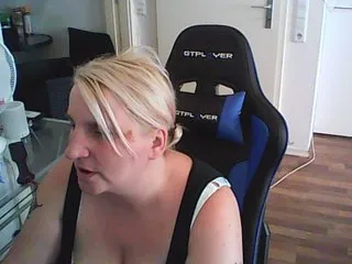 Live sex webcam photo for DrachenLady39 #240493766