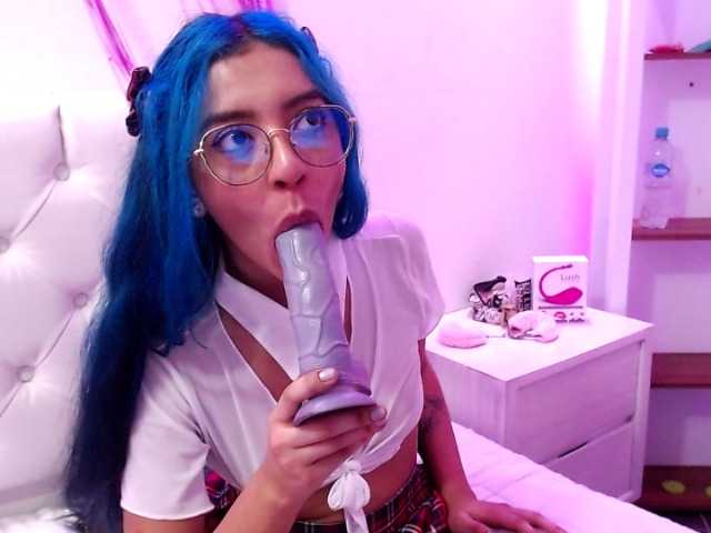 Live sex webcam photo for evangelin-que #241025492