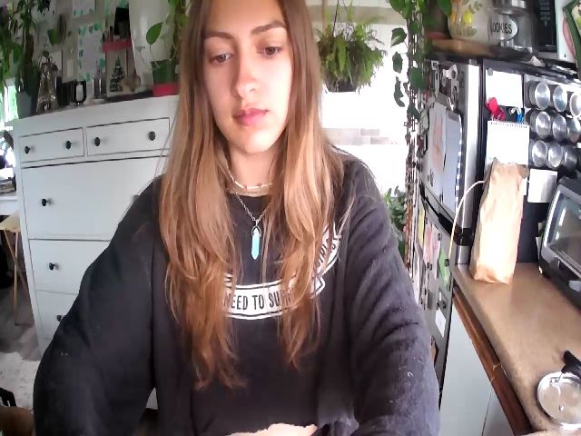 Live sex webcam photo for Sexylexi211 #259362361