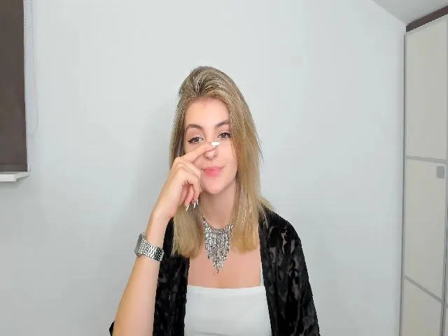 Live sex webcam photo for HelelGretta #254150436