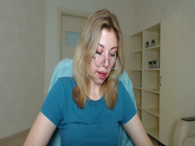 Live sex webcam photo for MollyDiamond1 #257099979