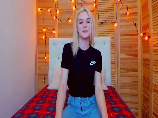 Live sex webcam photo for MarliTes #255791323