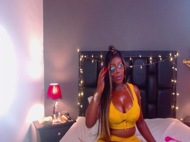 Live sex webcam photo for Canela01 #256922528