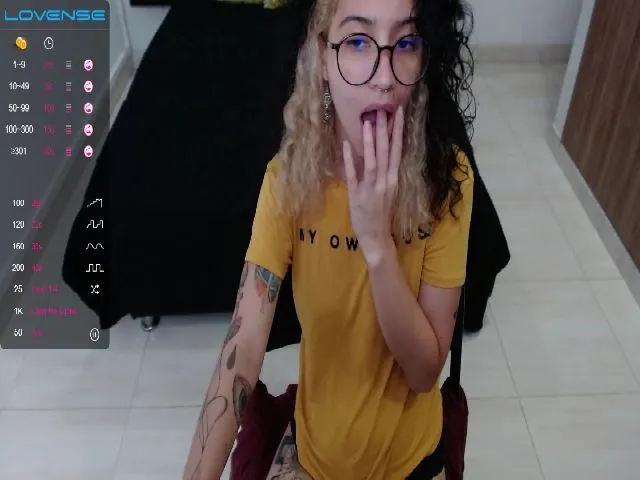 Live sex webcam photo for Myzore #258434788