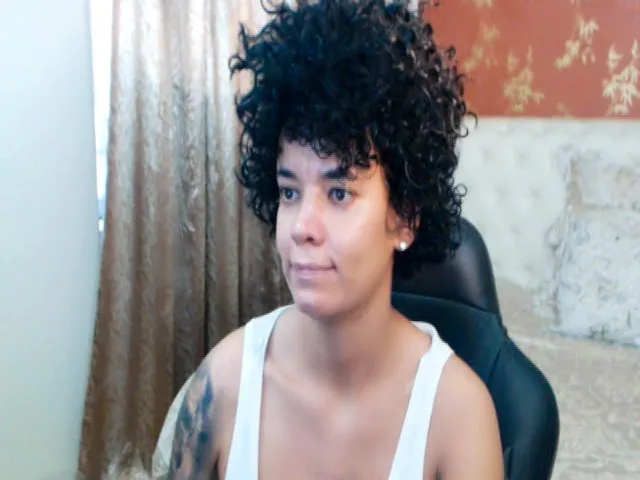 Live sex webcam photo for LaraAnne_ #253478842