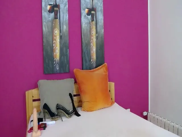 Live sex webcam photo for BustyxxHelen #256195903