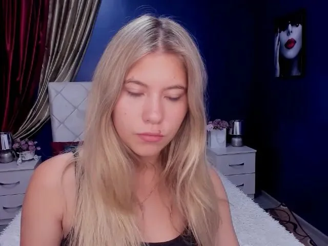 Live sex webcam photo for BrownieFay #255796376