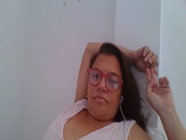 Live sex webcam photo for SweetLola01 #262727955