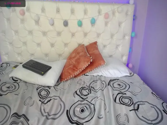 Live sex webcam photo for NoemiDavis #254573176