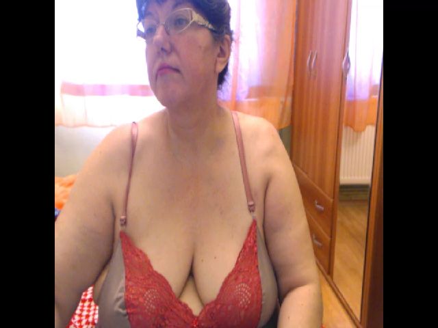 Live sex webcam photo for HugeTitsShow #259226921