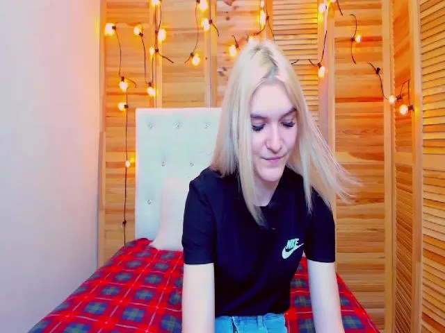 Live sex webcam photo for MarliTes #255562436