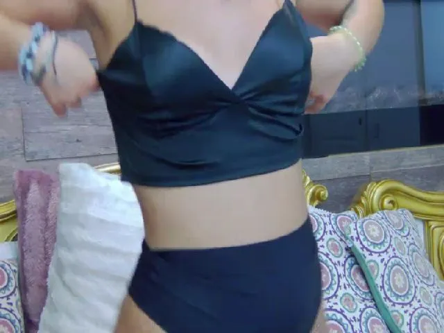 Live sex webcam photo for LustyJuliaXXX #265333677