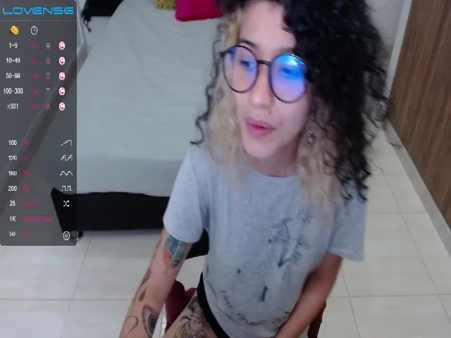 Live sex webcam photo for Myzore #265354540