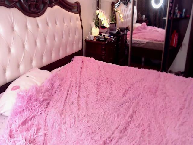 Live sex webcam photo for LizzyMayers #258952274