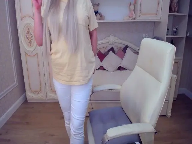 Live sex webcam photo for VeritableGirl #254075144