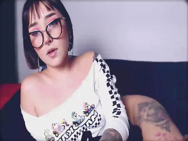 Live sex webcam photo for Petit_Haze #261121175