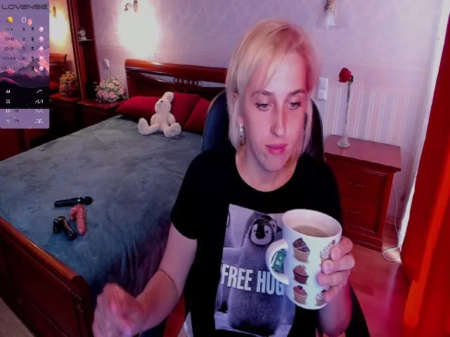 Live sex webcam photo for VictoriaJons5 #253449448