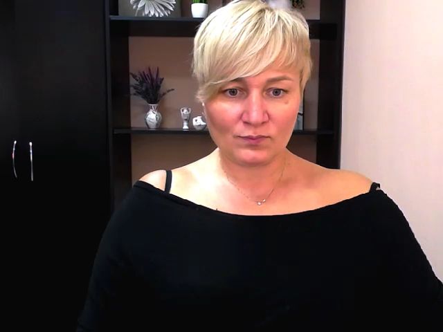 Live sex webcam photo for KailyMey #262714944