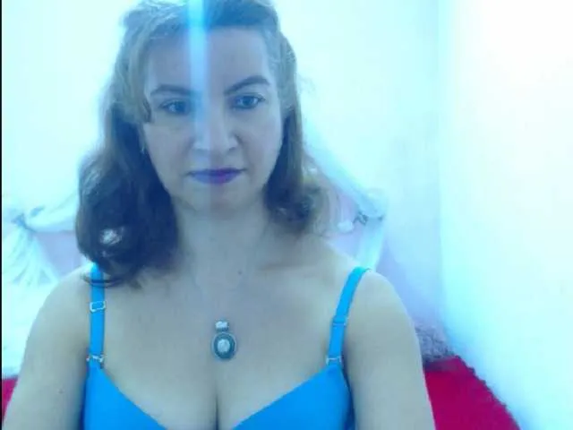 Live sex webcam photo for AliceMiller13 #241150031
