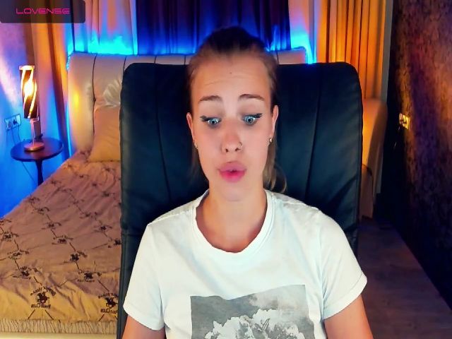 Live sex webcam photo for MariaCharming #262560811