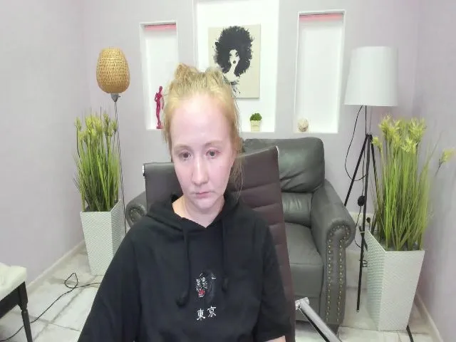 Live sex webcam photo for StunningKelly #253853954