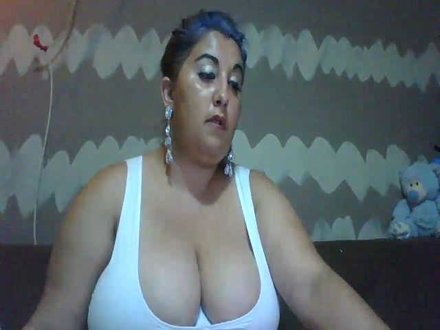 Live sex webcam photo for BigBreastsMia #255459265