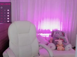 Live sex webcam photo for Abigail-v #240769429