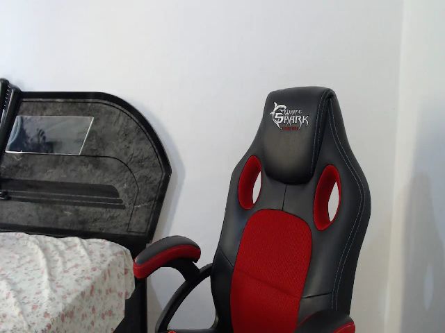 Live sex webcam photo for O0HH____H3L0W #253415582