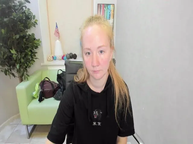 Live sex webcam photo for StunningKelly #254406139
