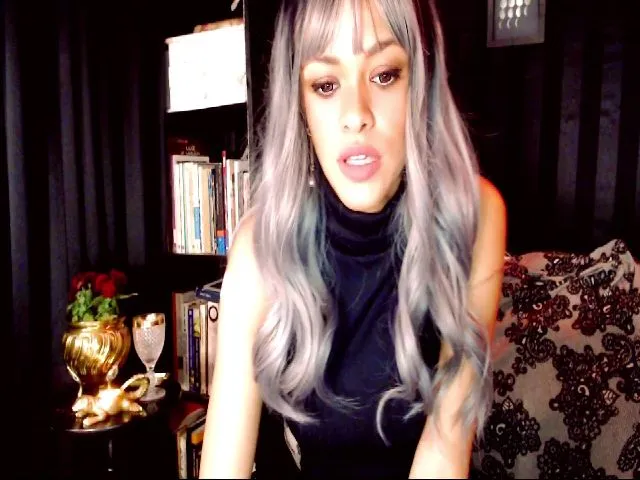 Live sex webcam photo for Thaissa #256068120
