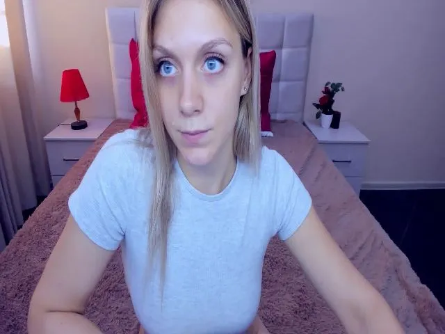 Live sex webcam photo for MeganKind #261136072