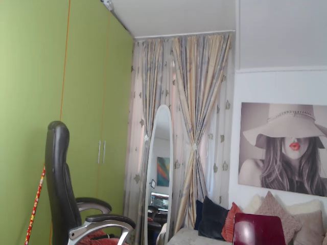 Live sex webcam photo for Evelynevi #254391763