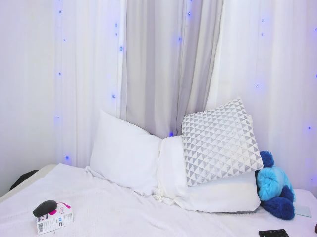 Live sex webcam photo for Emilly_harper #261507310