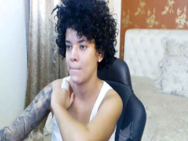 Live sex webcam photo for LaraAnne_ #253506697