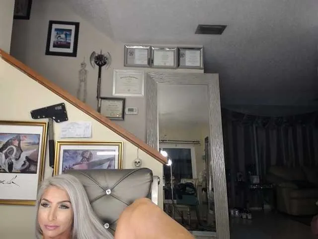 Live sex webcam photo for adrianna_fox #287953153