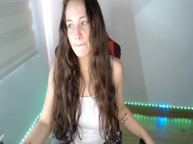 Live sex webcam photo for SharonMora #255725838