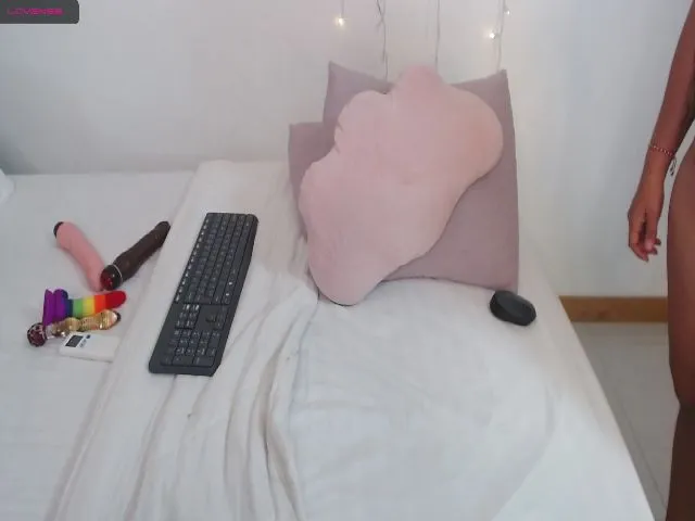 Live sex webcam photo for GiaElliot #255827540