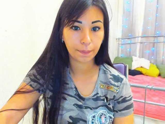 Live sex webcam photo for HotRose01 #255918629