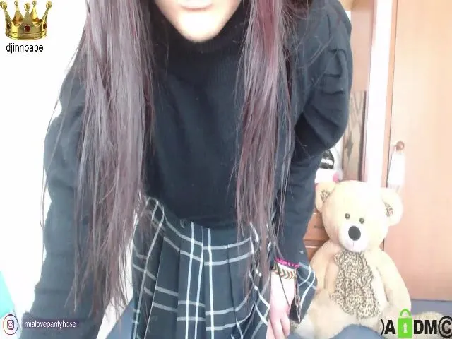 Live sex webcam photo for Miahot21 #265570006