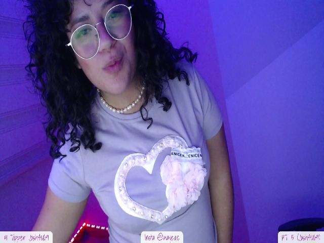 Live sex webcam photo for Isabela_1 #264077663