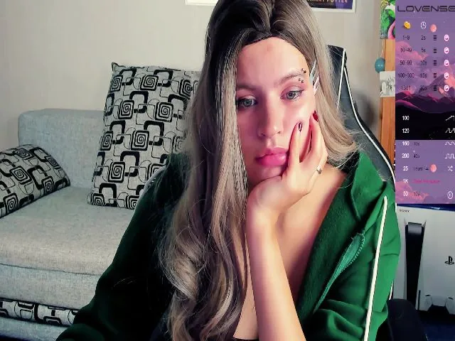 Live sex webcam photo for Sky_Drag0n #260389904